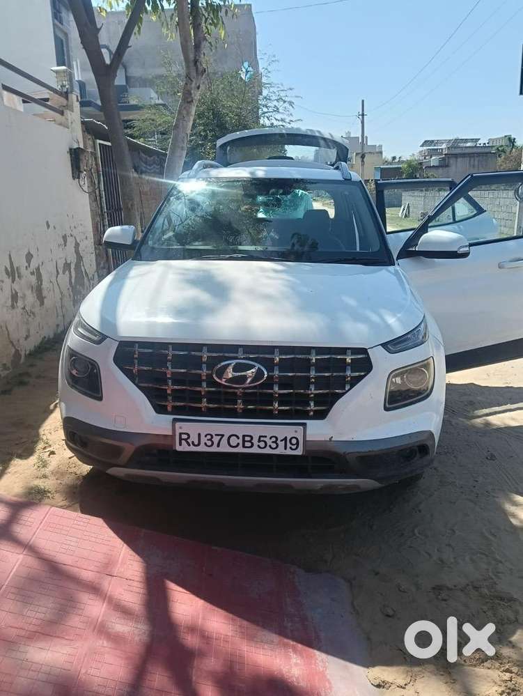 Hyundai Venue 2022 Petrol 55000 Km Driven