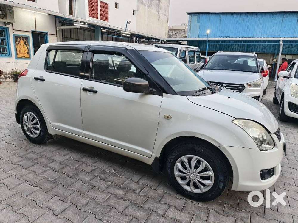 Maruti Suzuki Swift Vxi 1.2 Abs Bs-iv, 2011, Petrol