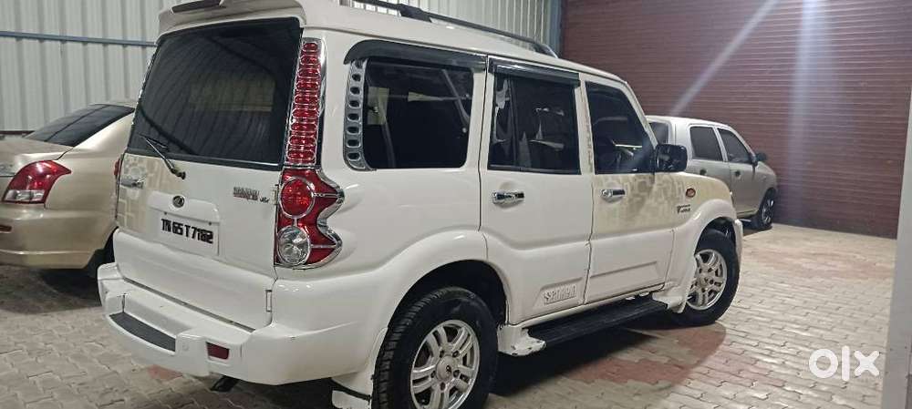 Mahindra Scorpio, 2015
