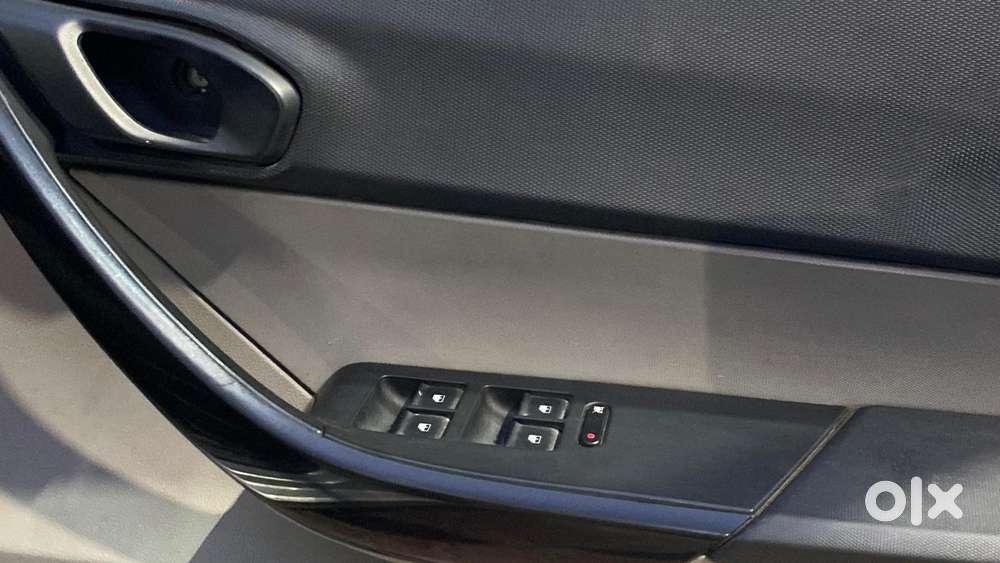 Tata Tiago 1.2 Revotron Xm, 2017, Petrol