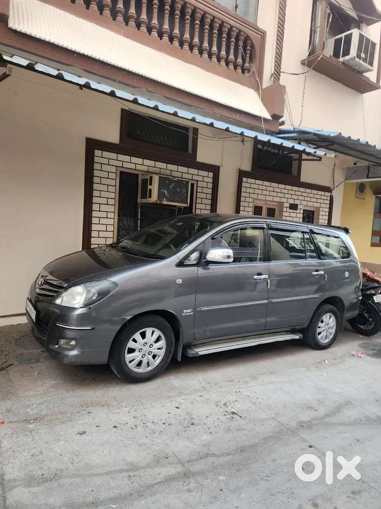 Toyota Innova 2011