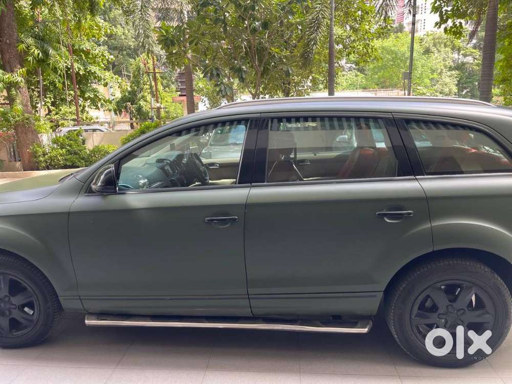 Premium Luxury Suv Available In A Stunning Forest Green Colour.