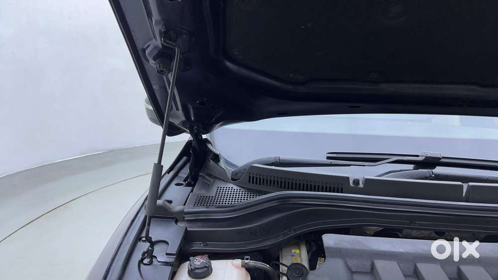 Mahindra Xuv700 2.0 Ax 7 Petrol At Str, 2024, Petrol
