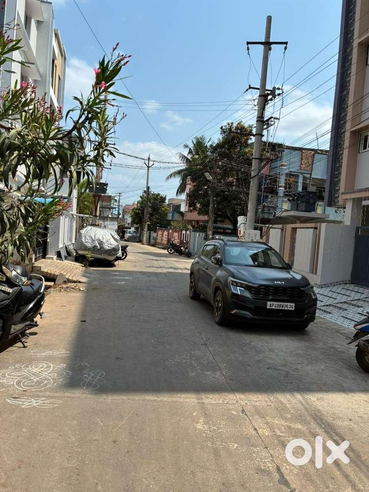 Newly constructed  house giving for rent with car parkinglift facility