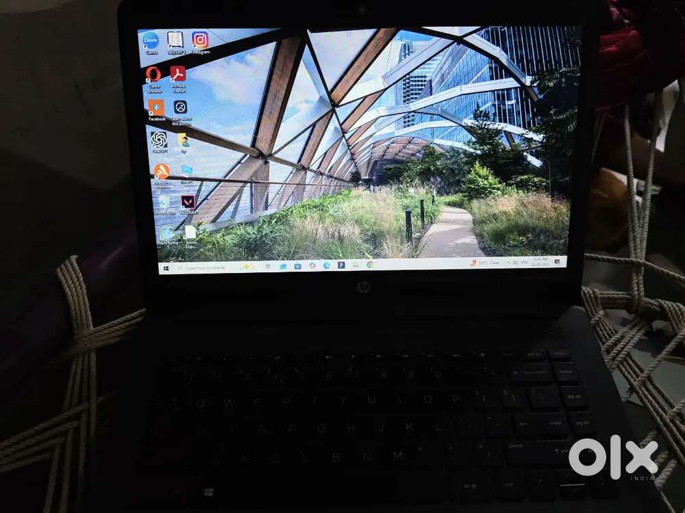 Hp, laptop, achhi conddition he battery bhi achhi he