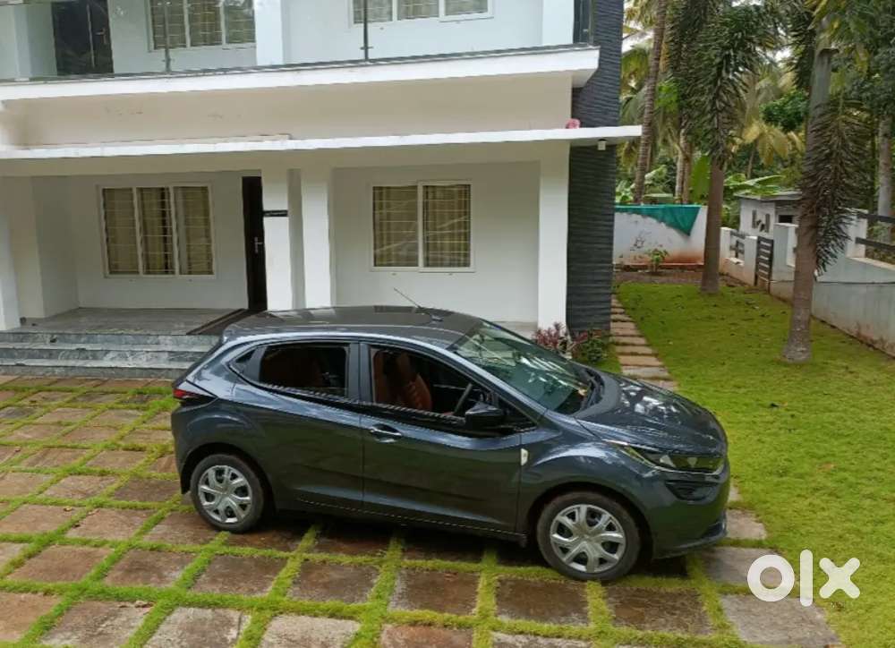 Tata Altroz 2021 Petrol Good Condition
Personal Use Only
Gray Colour