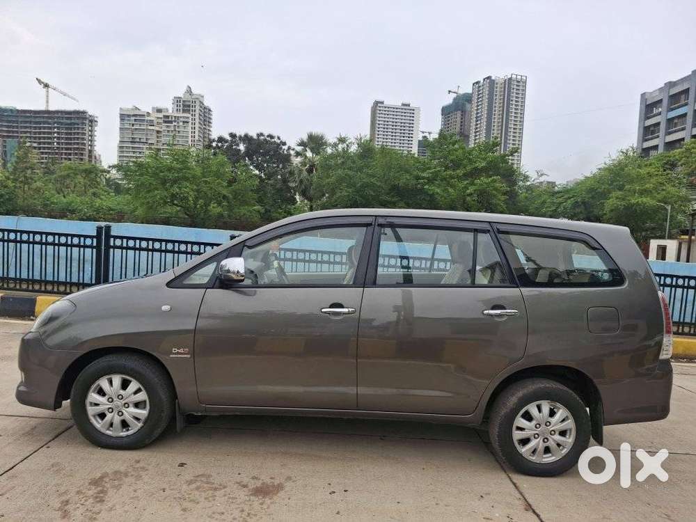 Toyota Innova 2.5 V Diesel 7-seater, 2010, Diesel