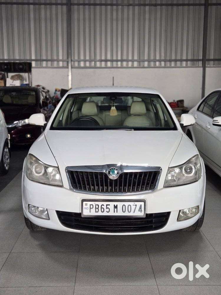 Skoda Laura Ambition 2.0 Tdi Cr Mt, 2011, Diesel