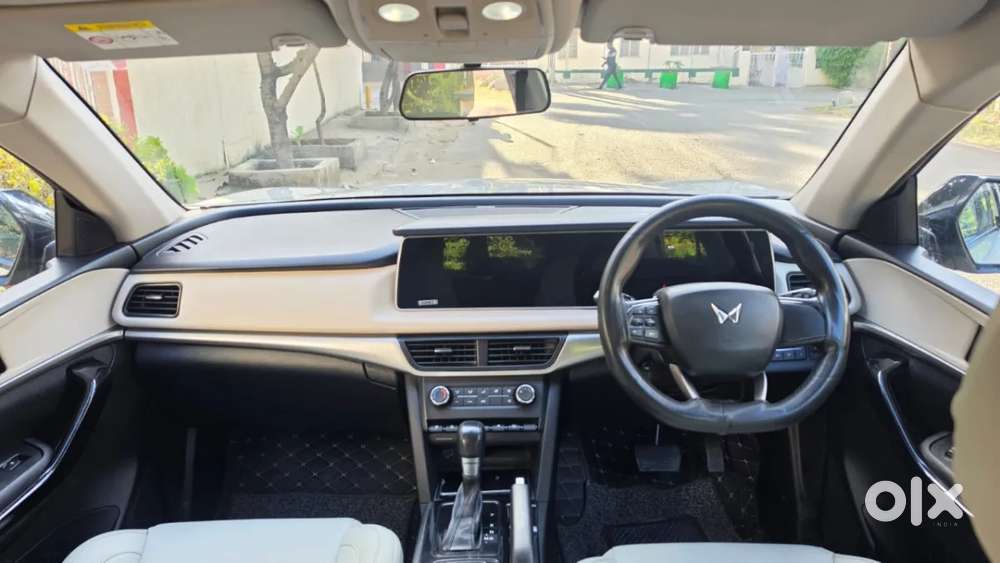 Mahindra Xuv700 2.0 Ax 5 Petrol At Str, 2022, Petrol