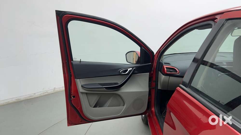 Tata Tiago Xza, 2017, Petrol