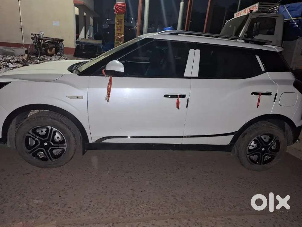 Mahindra Xuv300 2024 Petrol Well Maintained