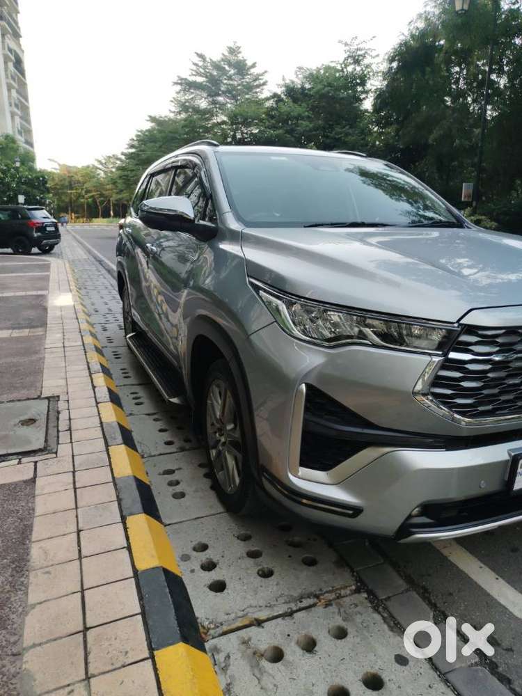 Toyota Innova Hycross 2.0 Zx Hybrid 7 Str, 2025, Petrol
