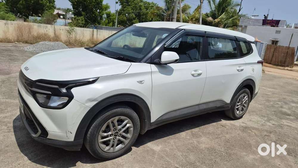 Kia Carens 2024 Petrol Well Maintained