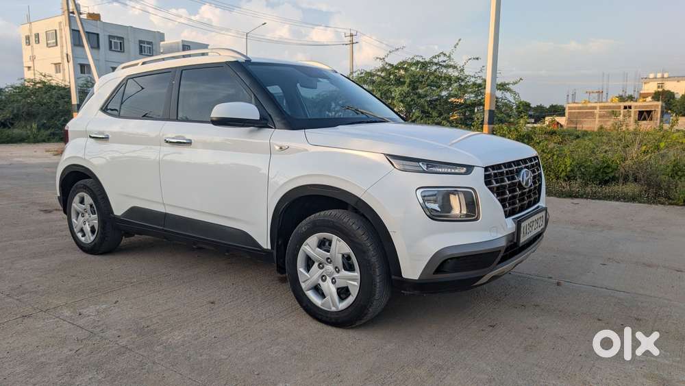 Hyundai Venue S (o) 1.2 Petrol Knight Edition, 2021, Cng & Hybrids
