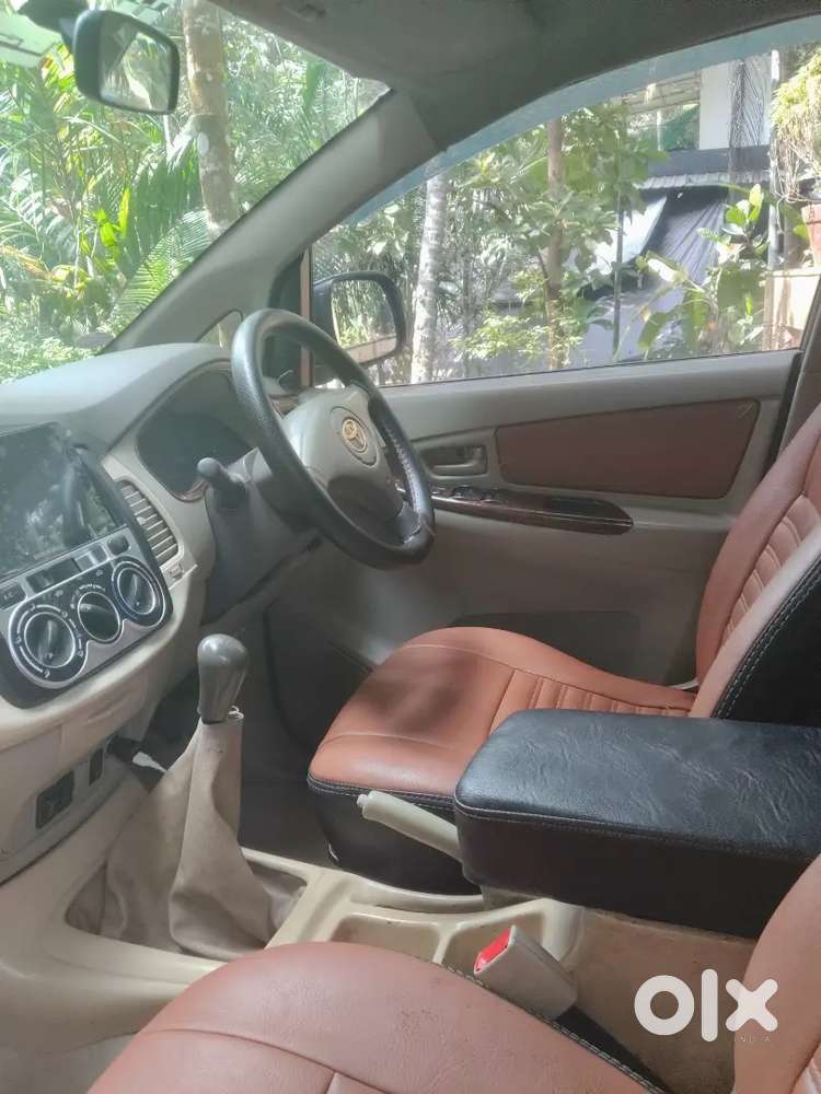 Innova 8 Seater