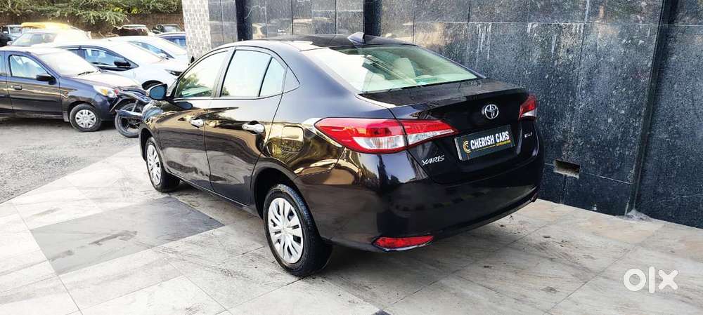 Toyota Yaris J Cvt, 2021, Petrol