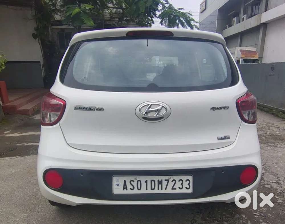 Hyundai Grand I10 2017 Petrol 105000 Km Driven