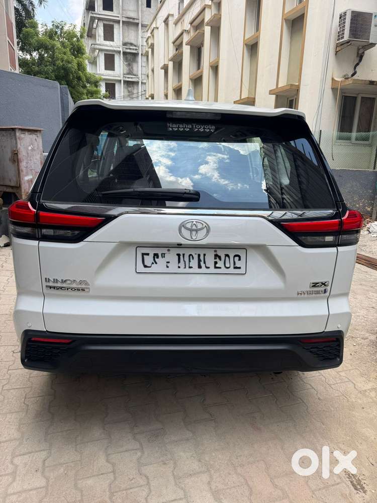 Toyota Innova Hycross 2.0 Zx (o) Hybrid 7 Str, 2024, Petrol