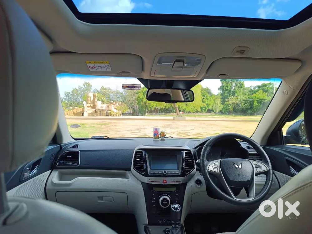 Mahindra Xuv300 W8 (op) Petrol  2023 Showroom History