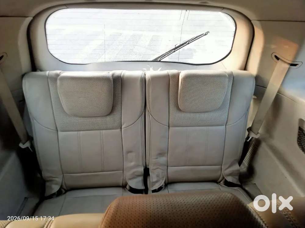 Mahindra Xuv500 W10 2016