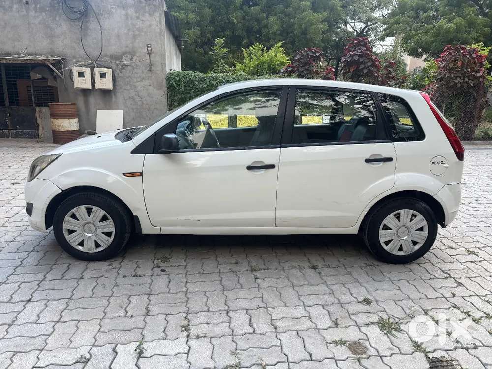 Female Used Tiptoo Running Powerful Car