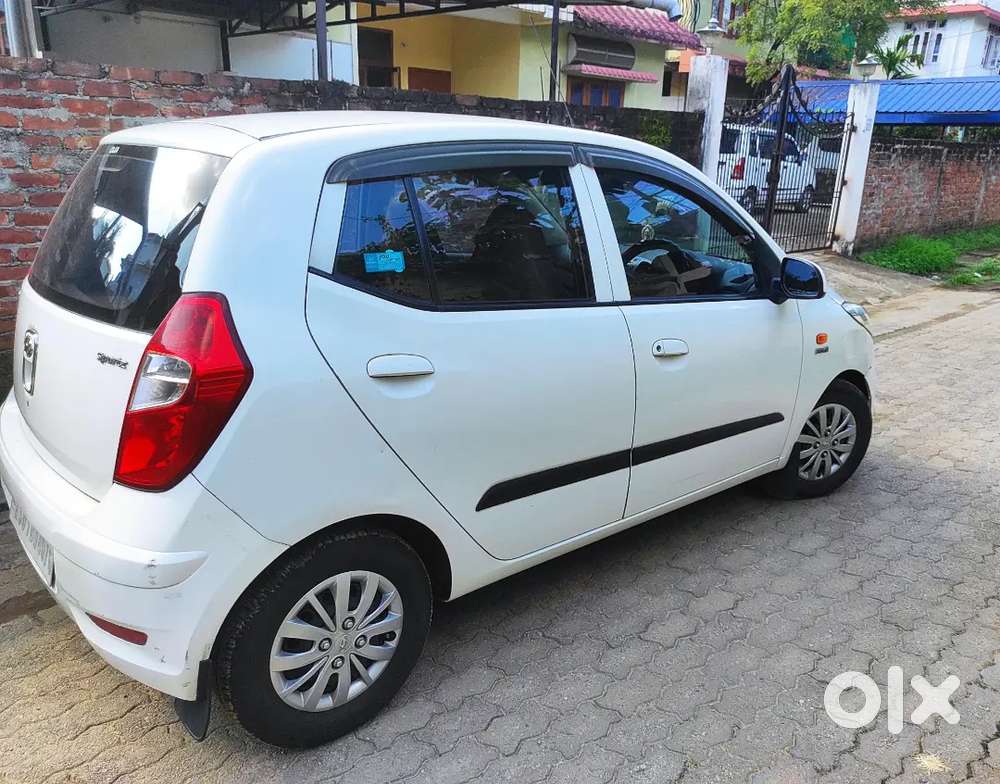 Hyundai I10 Sportz (2016) Petrol Showroom Condition Lady Owner .