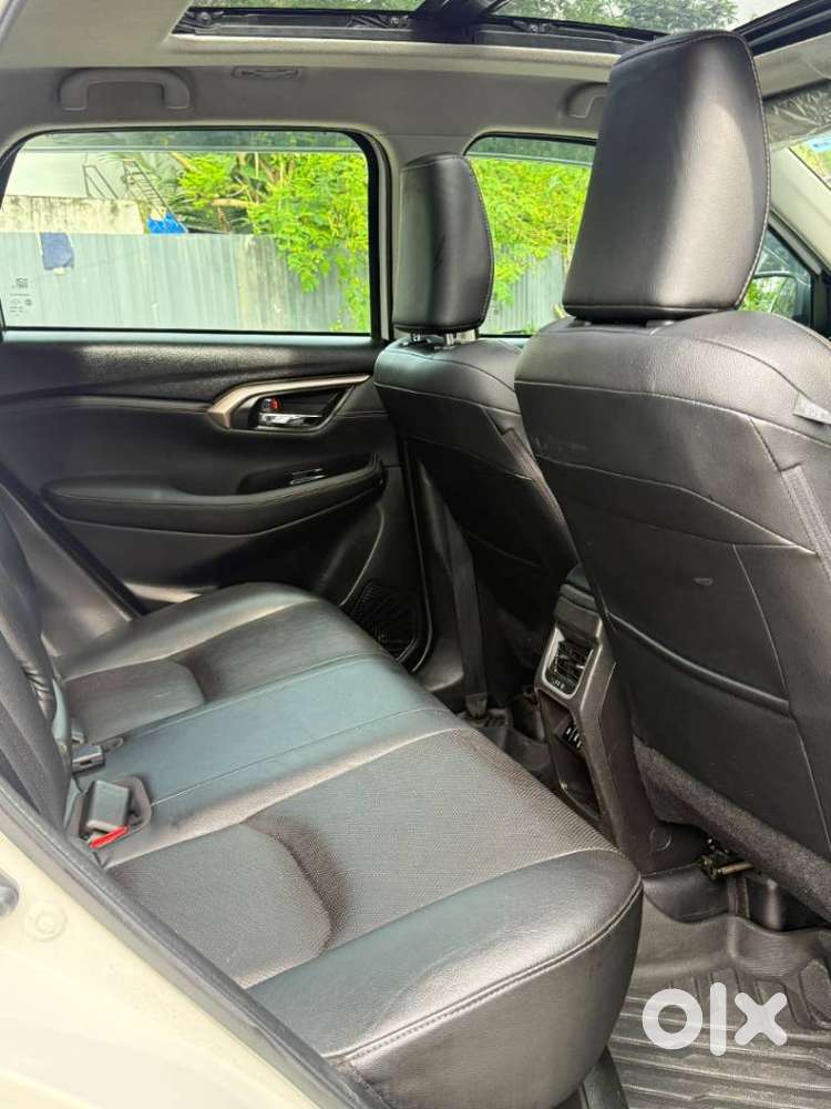 Maruti Suzuki Grand Vitara 1.5 Alpha Plus Dual Tone Intelligent Hybr..