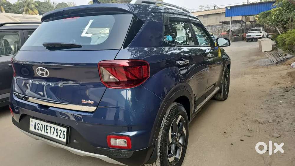 Hyundai Venue 2021 Petrol 20123 Km Driven