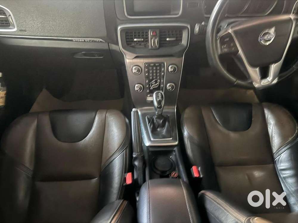 Volvo V40 2015 Diesel 180000 Km Driven
