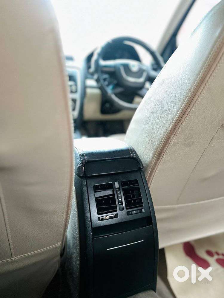 Skoda Laura Ambiente 2.0 Tdi Cr Manual, 2011, Diesel