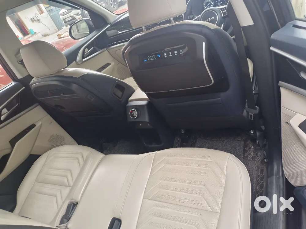 Kia Carens Luxury Plus 2024