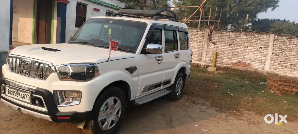 Mahindra Scorpio S4+ 2016.