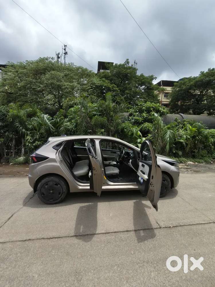 Tata Altroz Creative Petrol Automatic 2025