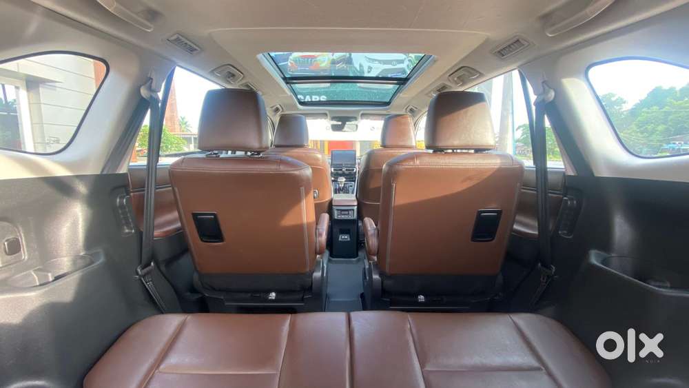 Toyota Innova Hycross 2.0 Zx Hybrid 7 Str, 2023, Petrol