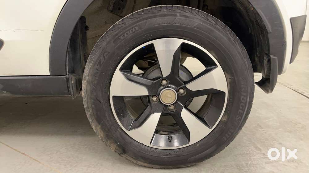 Tata Nexon 1.2 Revotron Xza Plus (l), 2018, Petrol