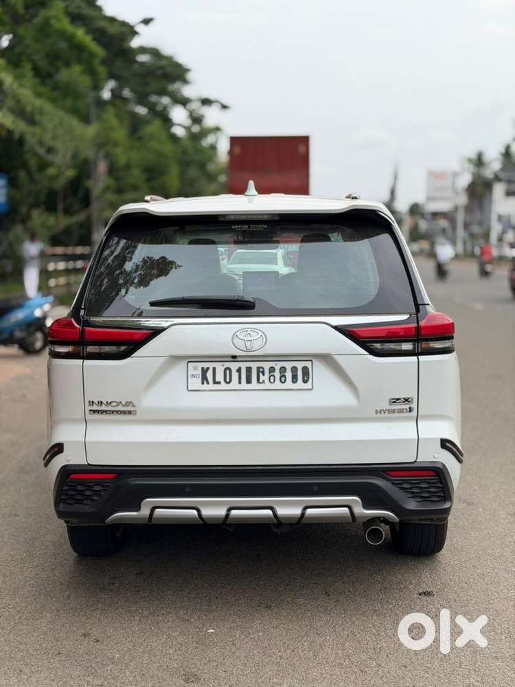 Toyota Innova Hycross 2025 Cng & Hybrids 11000 Km Driven