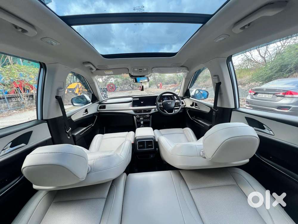Mahindra Xuv700 2.2 Ax 7 Diesel At Str, 2025, Diesel