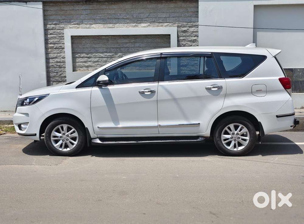 Toyota Innova Crysta 2.4 G Mt, 2023, Diesel