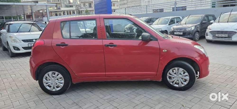 Maruti Suzuki Swift Lxi Bsiv, 2010, Petrol
