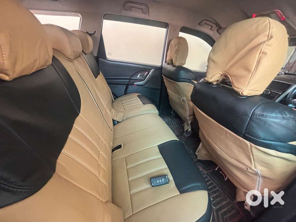 Xuv500 W8 Top Model