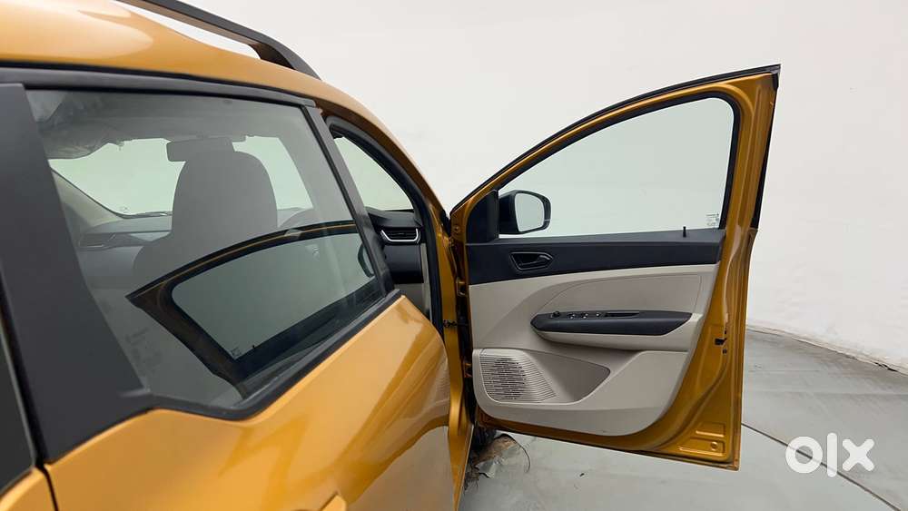 Renault Triber Rxt, 2022, Petrol