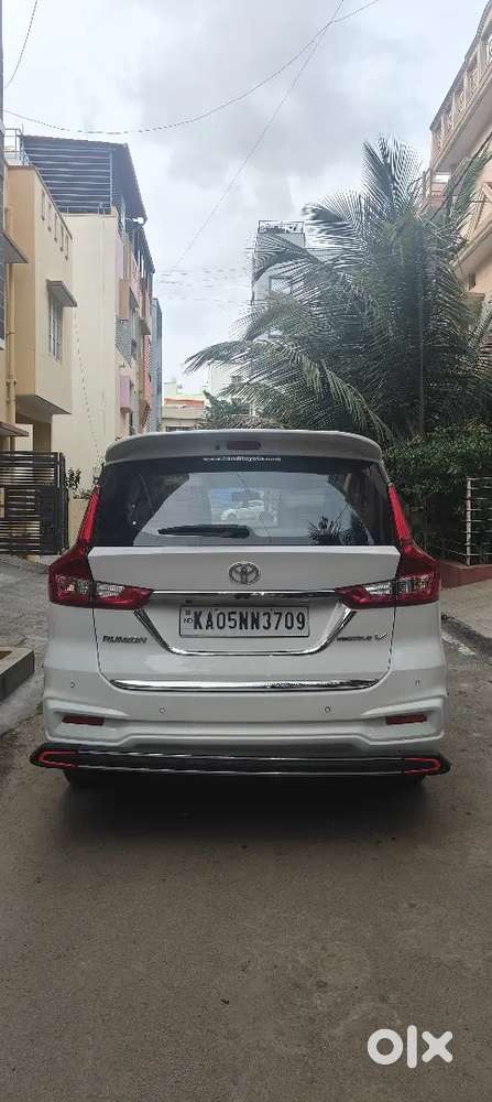 Toyota Rumion V At Petrol Automatic 2025