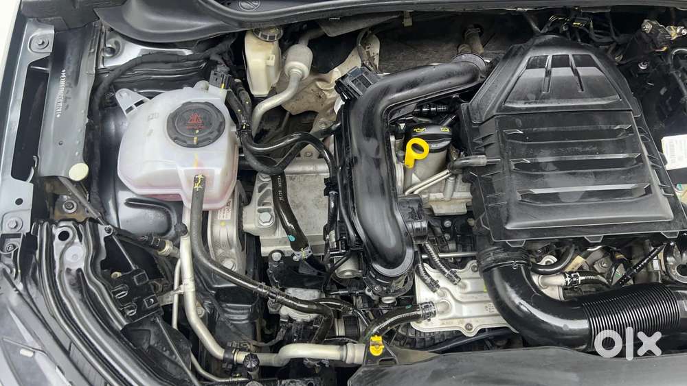 Skoda Slavia Ambition 1.0l Tsi At, 2023, Petrol