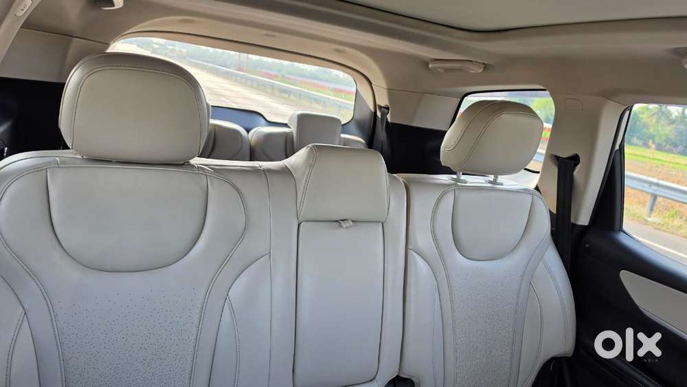 Mahindra Xuv700 2.0 Ax 7 Petrol Mt Str, 2021, Petrol