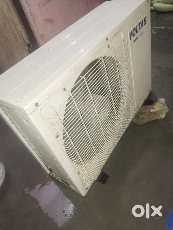 Voltas 1.5 ton split AC in good conditions