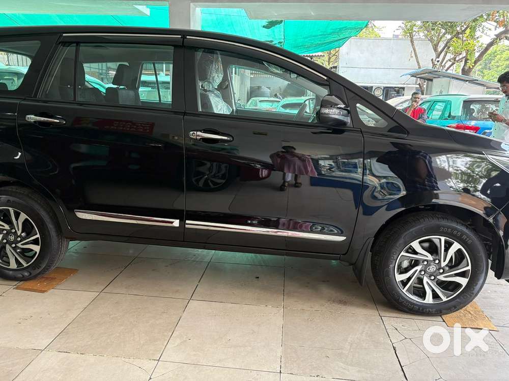 Toyota Innova Crysta 2025 Gx Plus Mt 7star