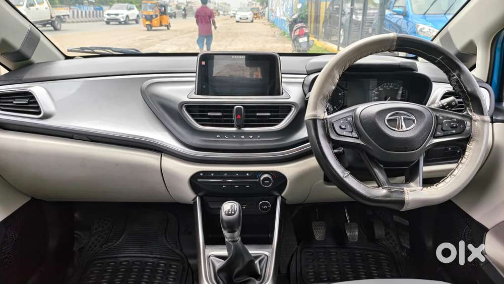 Tata Altroz Xz, 2022, Petrol