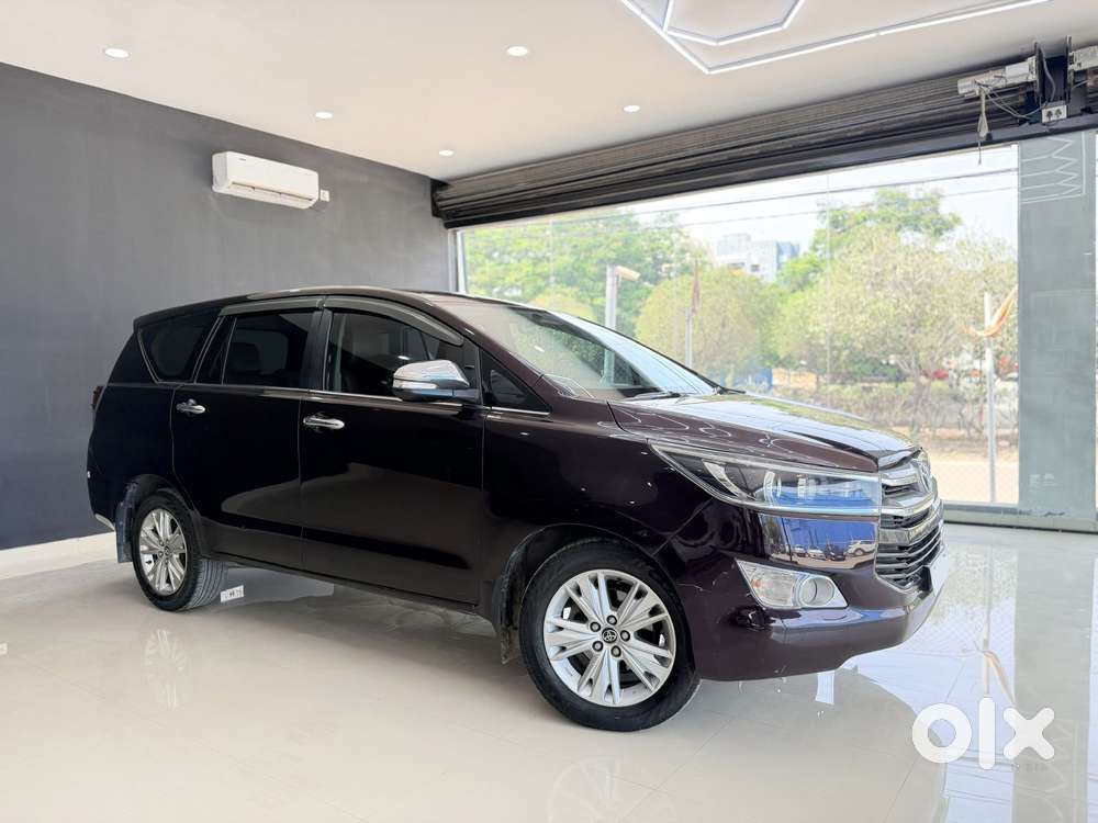 Toyota Innova Crysta 2.8 Zx At 7 Seater, 2016, Diesel