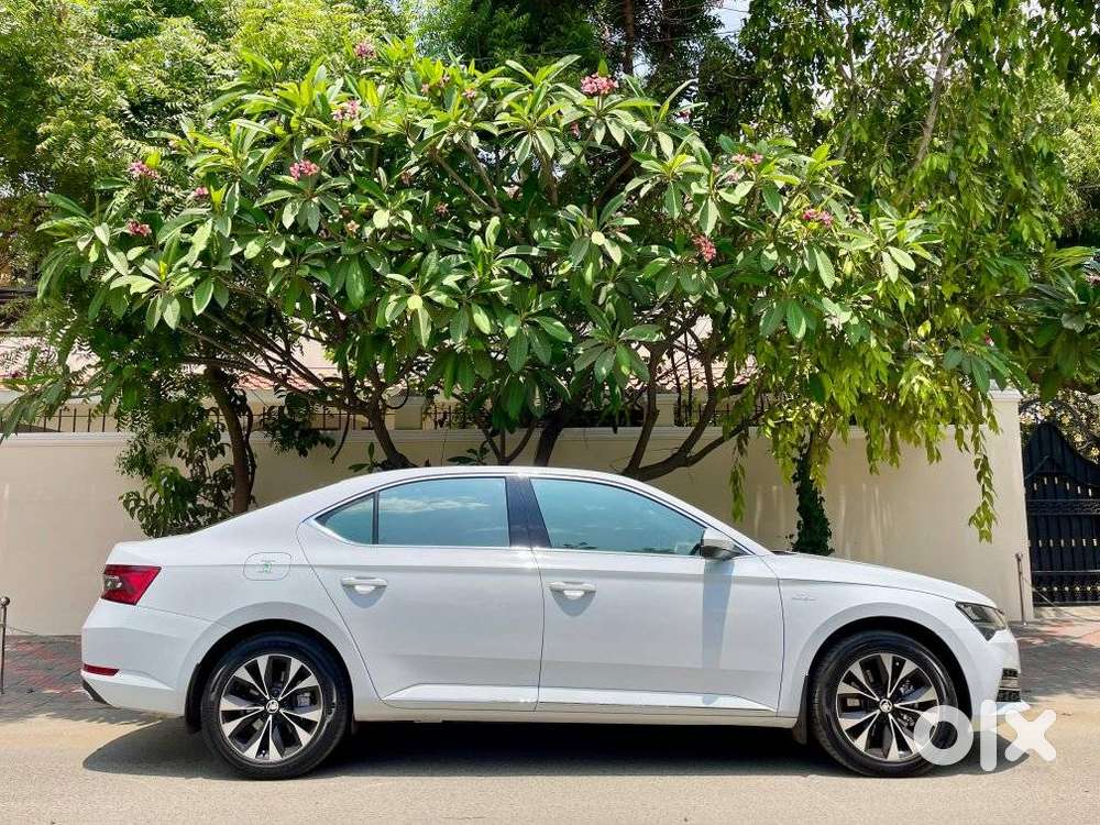 Skoda Superb 2.0 L&k Tsi At, 2023, Petrol