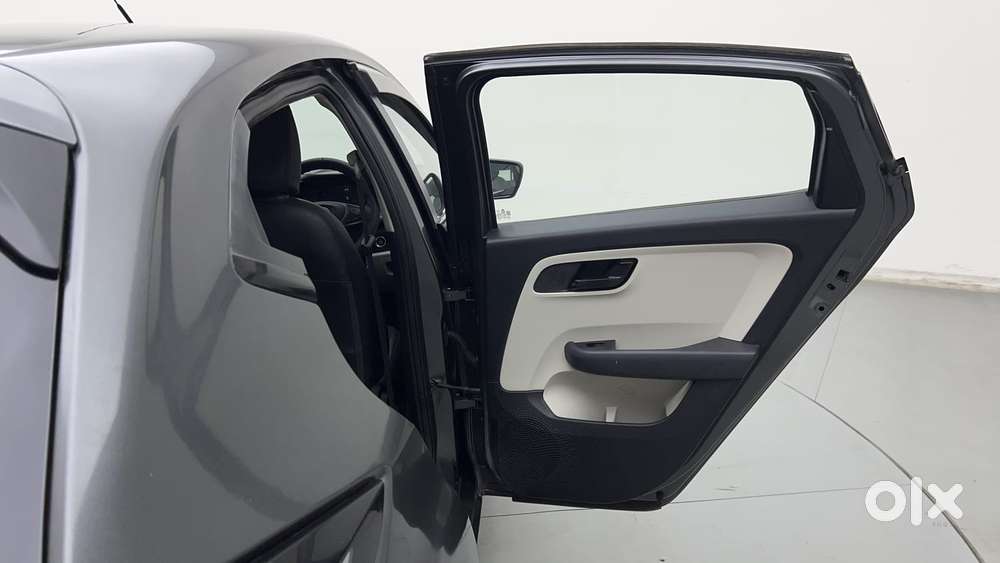 Tata Altroz 1.2 Xt, 2022, Petrol